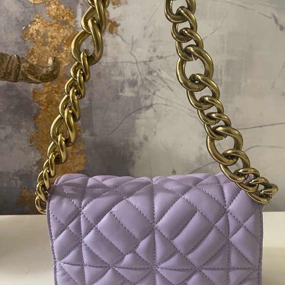 Lavender Zara handbag with thick gold chain handle. - Picture 3 of 4